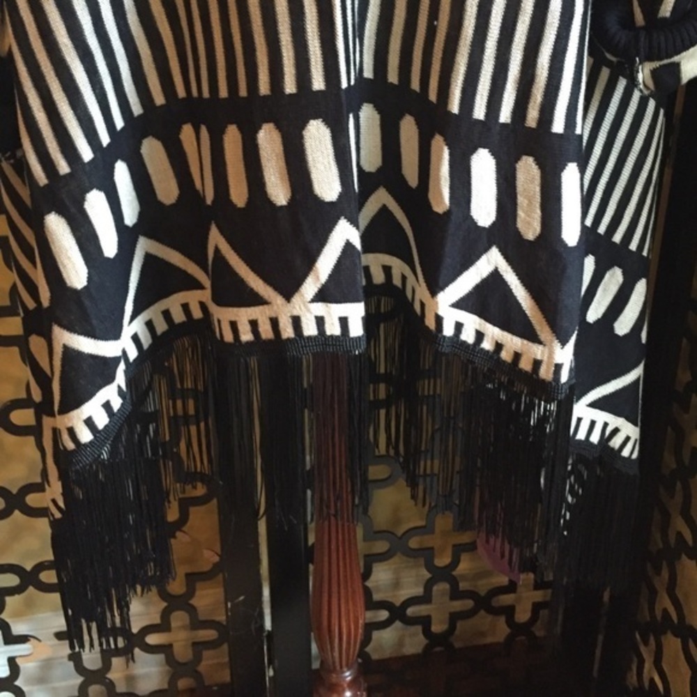 BLACK CREAM AZTEC TRIBAL LONG‎ SLEEVE SWEATER CARDIGAN WITH FRINGE - Picture 4 of 5